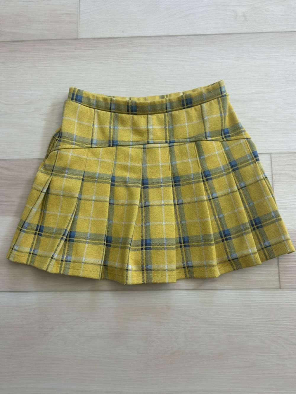 Girls pleated plaid skirt - size 8